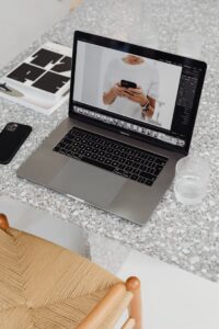Read more about the article The Art of Drawing Readers In: Your attractive post title goes here